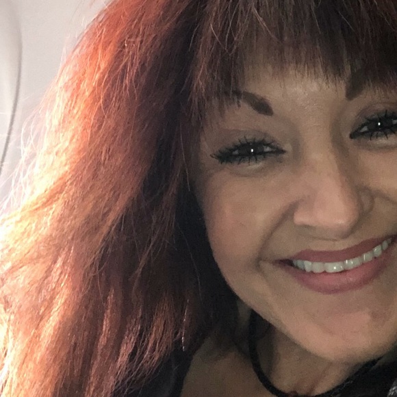 Meet your Posher, Cindy - Picture 4 of 4